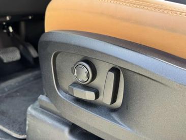 Land Rover Defender 110 SE 2.0 P400e — photo 15