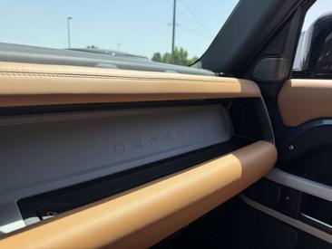 Land Rover Defender 110 SE 2.0 P400e — photo 20