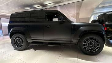 Land Rover Defender 110 Octa Black 4.4 P635 — photo 2