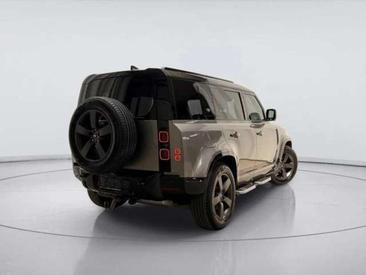 Land Rover Defender 110 D300 MHEV — photo 2