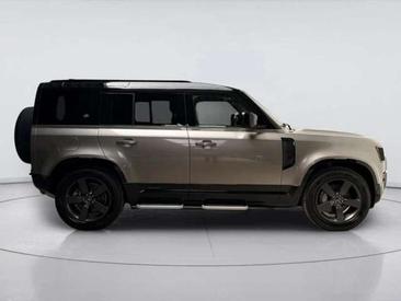 Land Rover Defender 110 D300 MHEV — photo 5