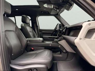 Land Rover Defender 110 D300 MHEV — photo 6
