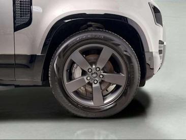 Land Rover Defender 110 D300 MHEV — photo 10