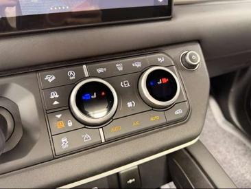Land Rover Defender 110 D300 MHEV — photo 21