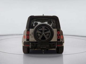 Land Rover Defender 110 D300 MHEV — photo 4