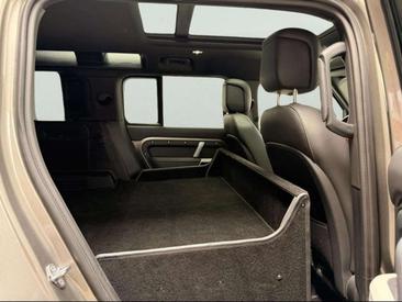 Land Rover Defender 110 D300 MHEV — photo 8