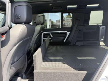 Land Rover Defender 110 D300 MHEV — photo 10
