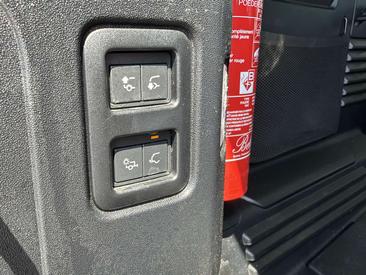 Land Rover Defender 110 D300 MHEV — photo 18