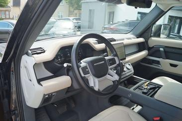 Land Rover Defender 110 P400e — photo 16