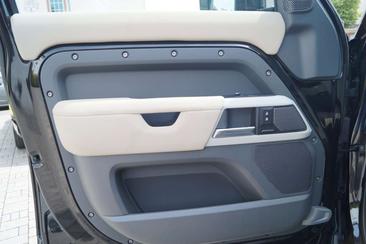 Land Rover Defender 110 P400e — photo 17