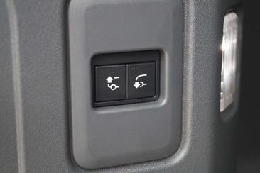 Land Rover Defender 110 P400e — photo 23