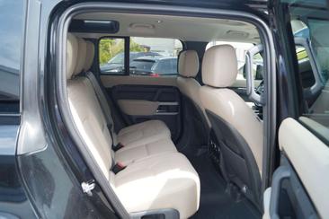 Land Rover Defender 110 P400e — photo 26