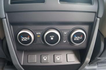 Land Rover Defender 110 P400e — photo 28