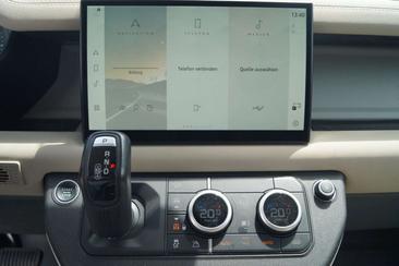 Land Rover Defender 110 P400e — photo 32