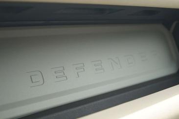 Land Rover Defender 110 P400e — photo 36
