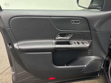 Mercedes GLB 200 — photo 15