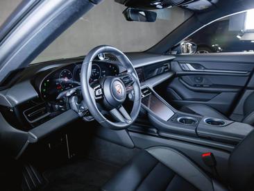 Porsche Taycan Cross Turismo 4S — photo 14