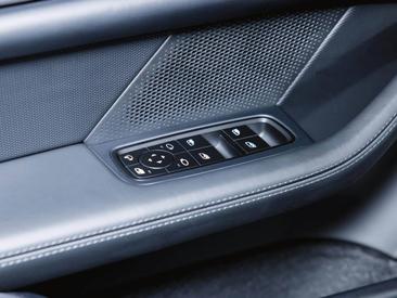 Porsche Taycan Cross Turismo 4S — photo 22