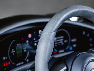 Porsche Taycan Turbo S — photo 18
