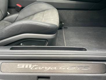 Porsche 911 Cabriolet Turbo S — photo 34