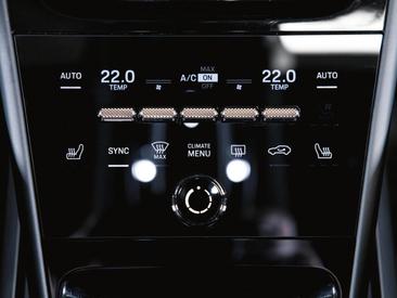 Porsche Cayenne III Turbo GT — photo 21