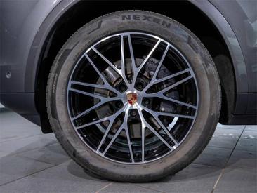 Porsche Cayenne III Turbo GT — photo 6