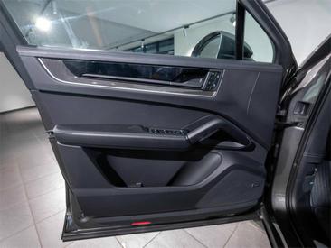 Porsche Cayenne III Turbo GT — photo 16