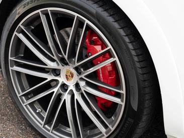 Porsche Cayenne III Turbo GT — photo 9