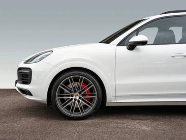 Porsche Cayenne III Turbo GT — photo 10