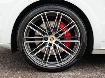 Porsche Cayenne III Turbo GT — photo 11