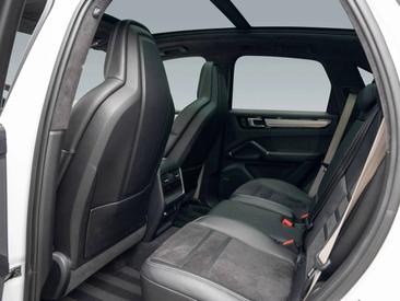 Porsche Cayenne III Turbo GT — photo 18