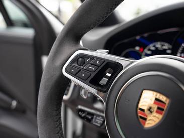 Porsche Cayenne III Turbo GT — photo 21