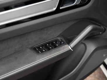 Porsche Cayenne III Turbo GT — photo 29