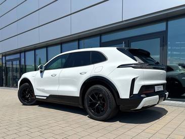 Porsche Cayenne E4 Turbo Electric — photo 3