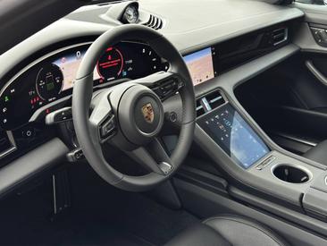 Porsche Taycan Cross Turismo 4S — photo 11