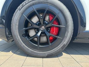 Porsche Cayenne E4 Turbo Electric — photo 7