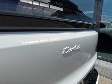 Porsche Cayenne E4 Turbo Electric — photo 8