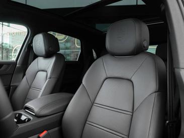 Porsche Cayenne III Turbo GT — photo 13