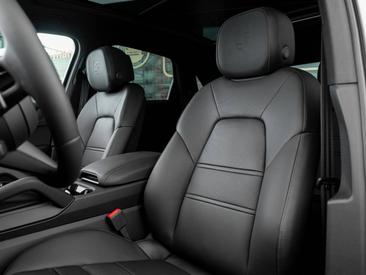 Porsche Cayenne III Turbo GT — photo 15