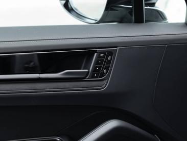 Porsche Cayenne III Turbo GT — photo 18