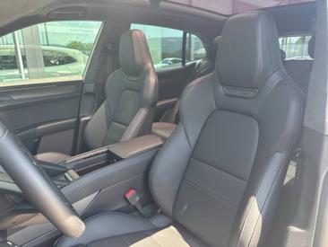 Porsche Cayenne E4 Turbo Electric — photo 13