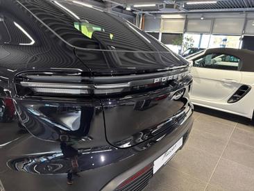 Porsche Macan GTS Electric — photo 11