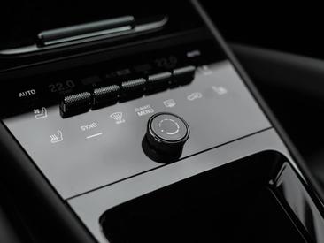 Porsche Cayenne III Turbo GT — photo 31