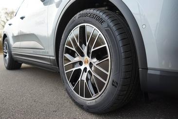 Porsche Macan GTS Electric — photo 9