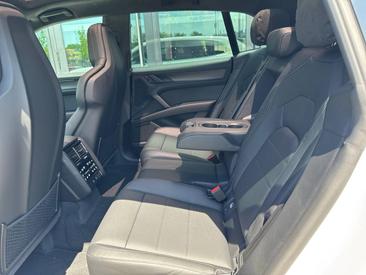 Porsche Cayenne E4 Turbo Electric — photo 21