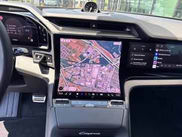 Porsche Cayenne E4 Turbo Electric — photo 27