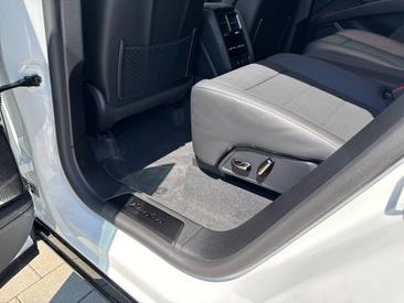 Porsche Cayenne E4 Turbo Electric — photo 28