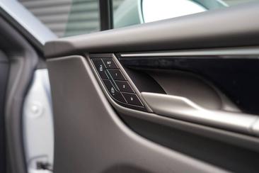 Porsche Macan GTS Electric — photo 25
