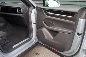 Porsche Macan GTS Electric — photo 26