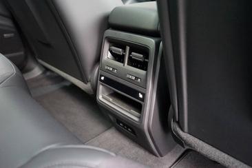 Porsche Macan GTS Electric — photo 28